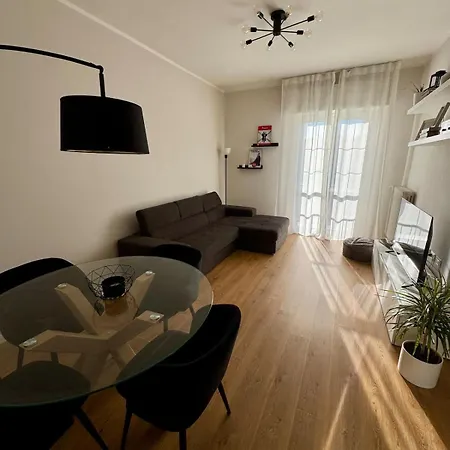 Modern Near Hospital And Center Apartment Parma