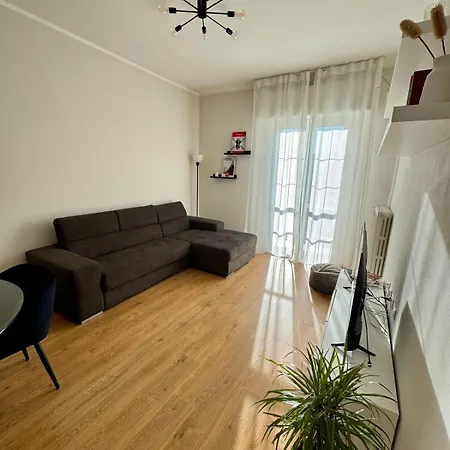 Apartment Modern Near Hospital And Center