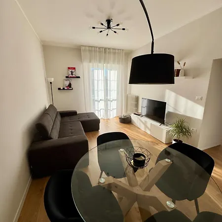 Apartment Modern Near Hospital And Center Parma