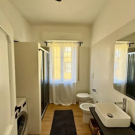 Modern Near Hospital And Center Apartment *