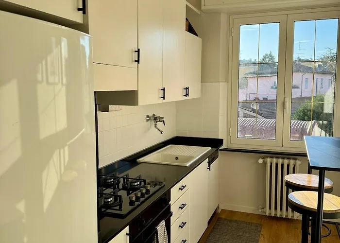 Modern Near Hospital And Center Apartment *