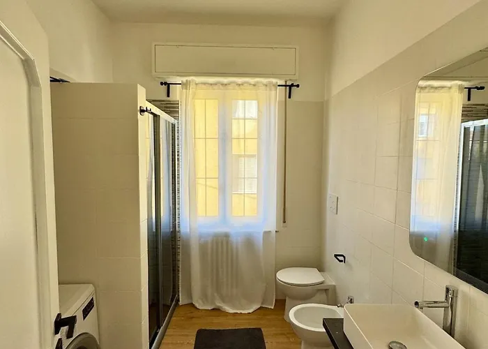 Modern Near Hospital And Center Apartment *